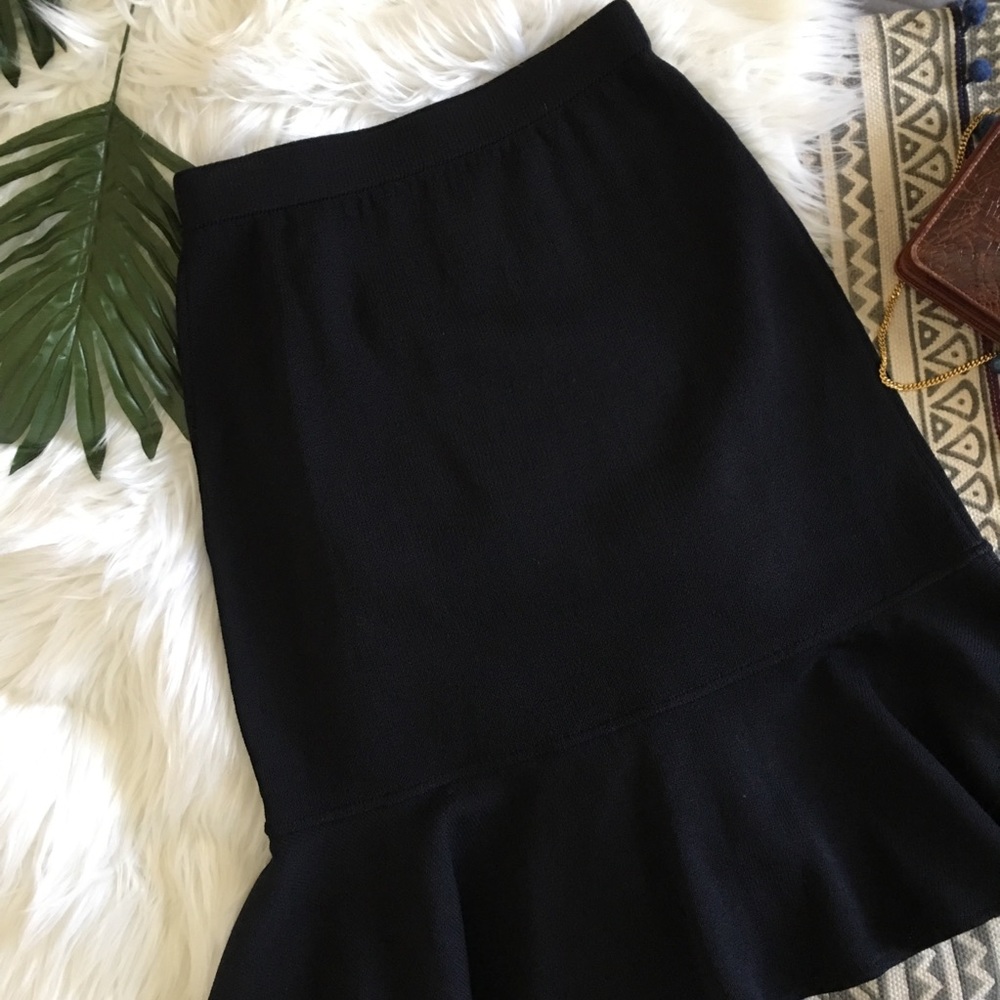 ST. JOHN COLLECTION | Flared Hem Knit Skirt - Picture 2 of 8